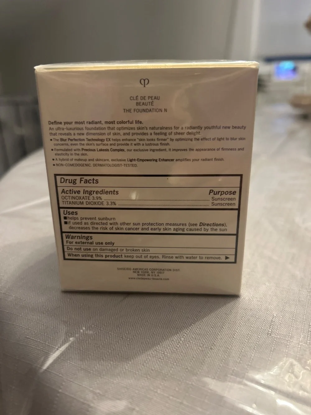 Cle de peau the foundation O100